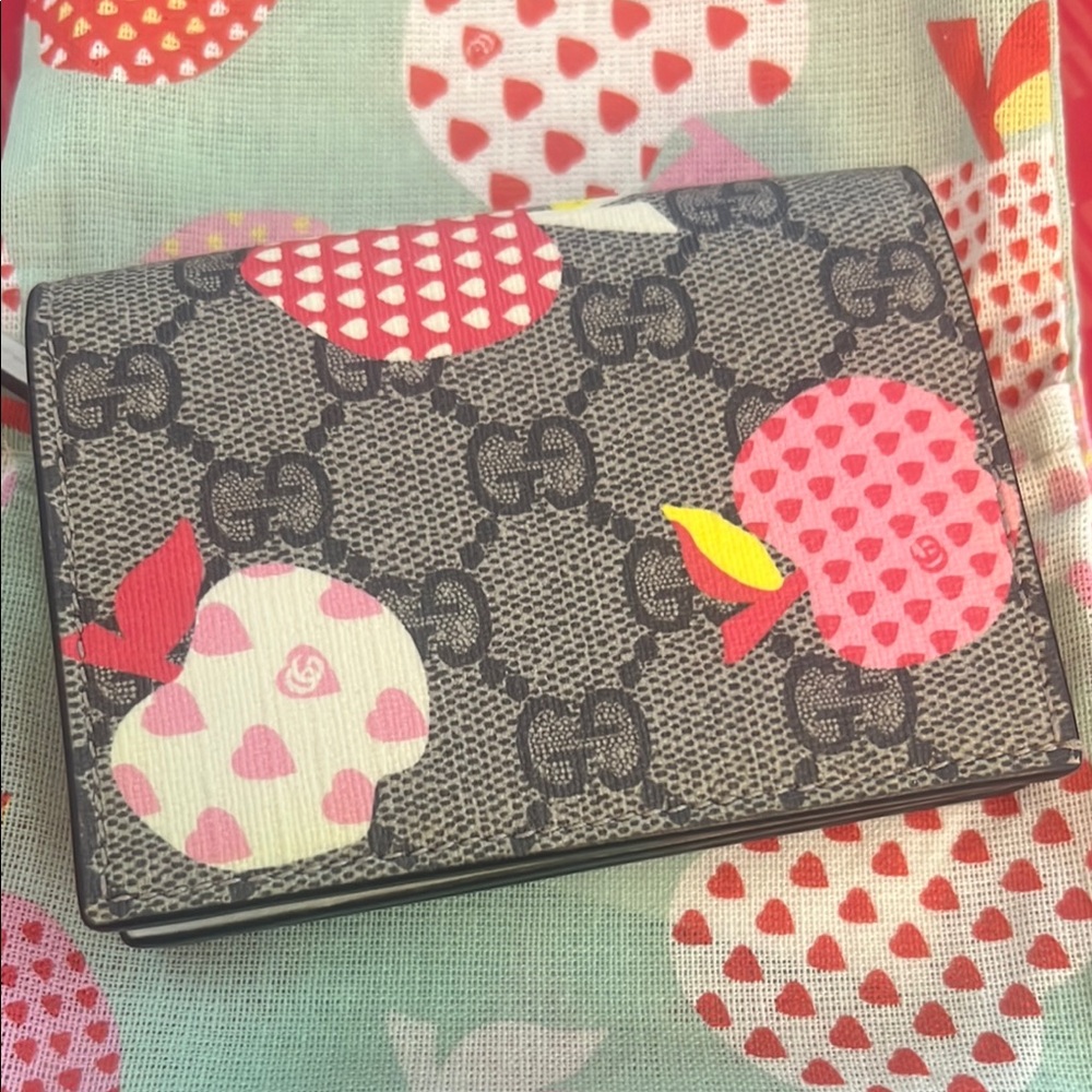 Gucci GG Supreme Wallet with Heart Apple Design